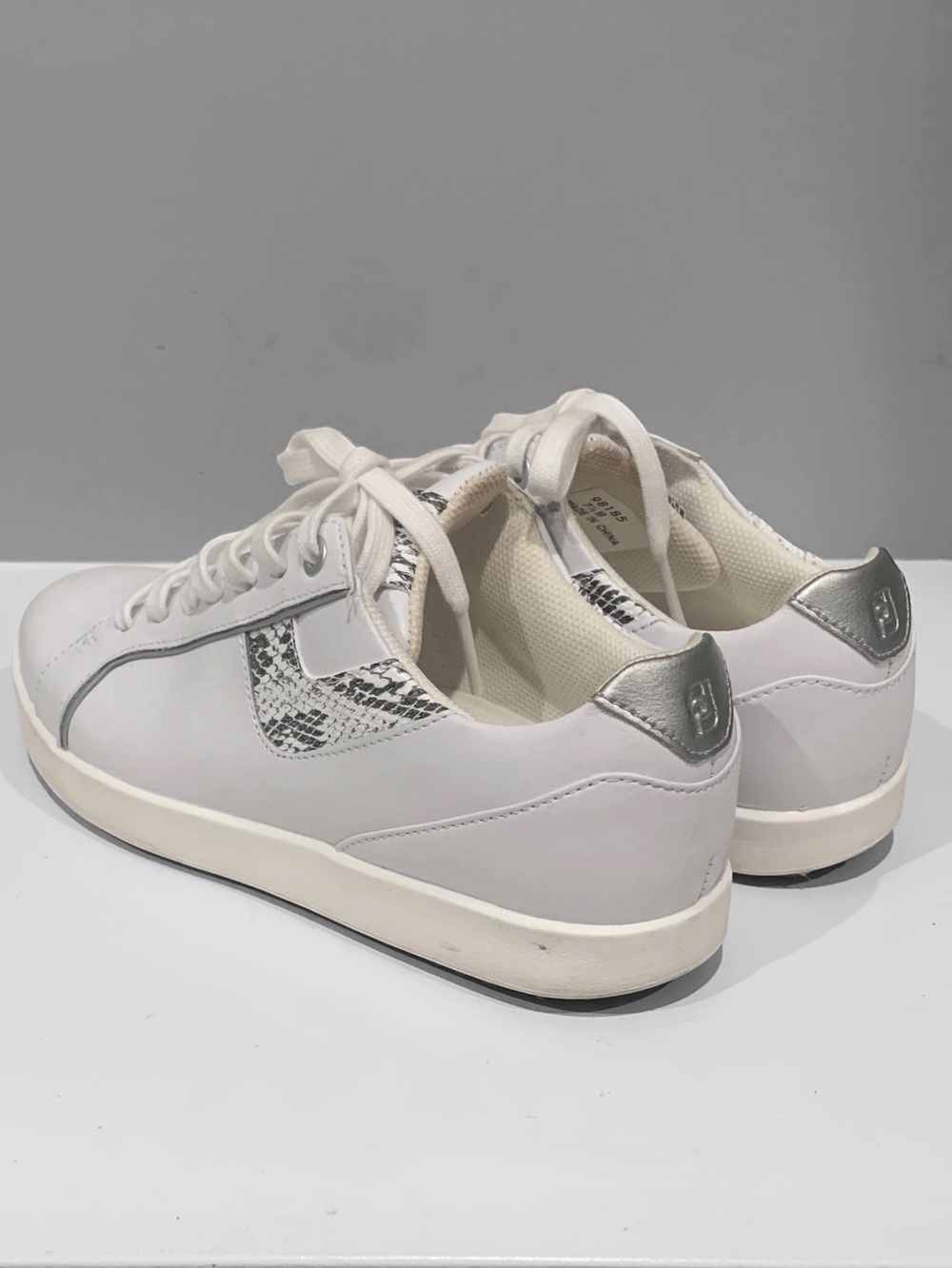 FootJoy Women’s Links Golf Shoes Spikeless Leather White Snake 7.5 - Picture 3 of 10